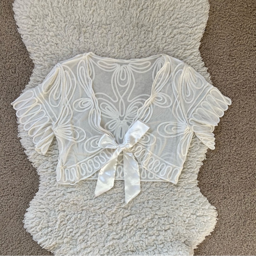 Elegant White Lace Tie-Front Top